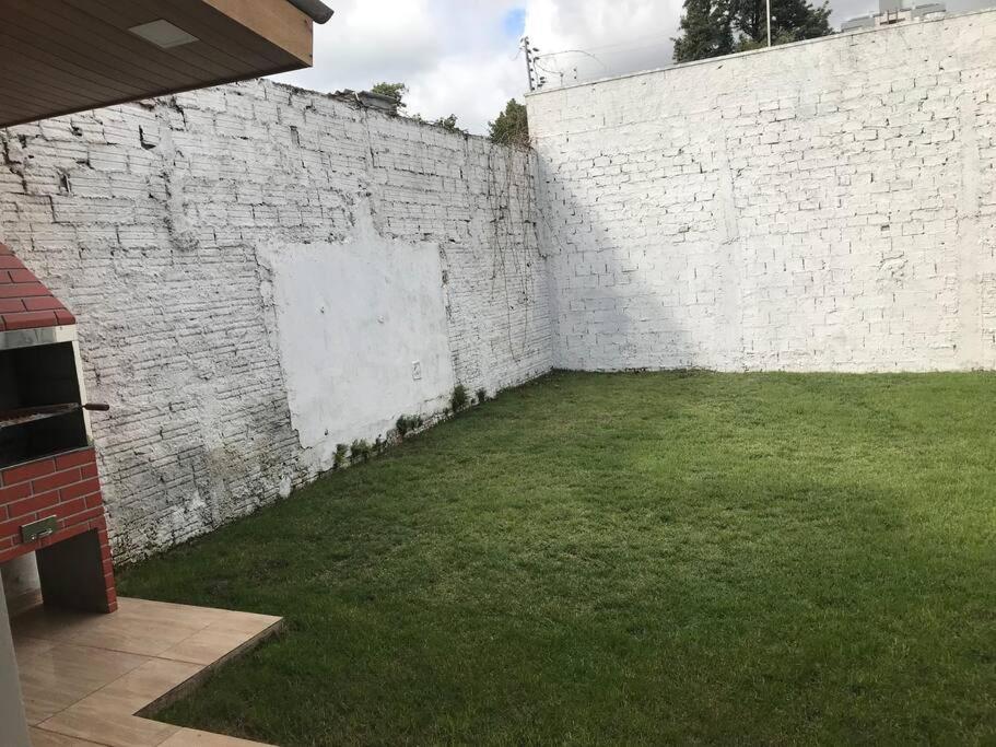 Casa Com 2 Quartos Agradaveis Com Ar Condicionado Фос-ду-Игуасу Экстерьер фото